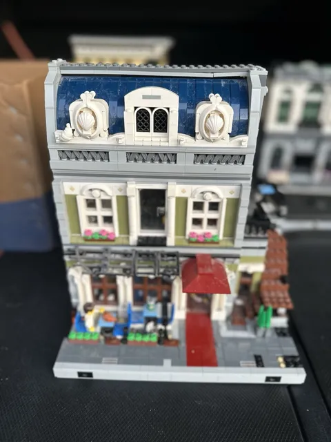 LEGO Creator Expert: Parisian Restaurant (10243)