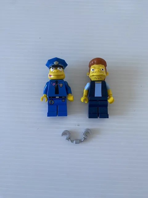 LEGO Simpsons Kwik-E Mart Snake and Chief Wiggum Minifigures 71016