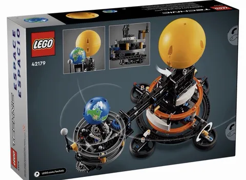 LEGO TECHNIC: Planet Earth and Moon in Orbit (Building Kit # 42179) NEW IN BOX!