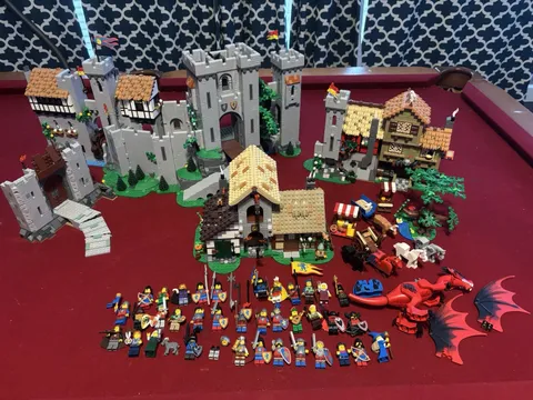 Huge Lego Lot Lion Knights Castle and Village town square mini figure lot