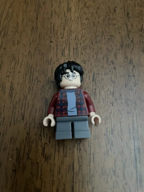 LEGO Harry Potter Minifigure hp481 Dark Red Plaid Flannel Shirt Genuine Lego
