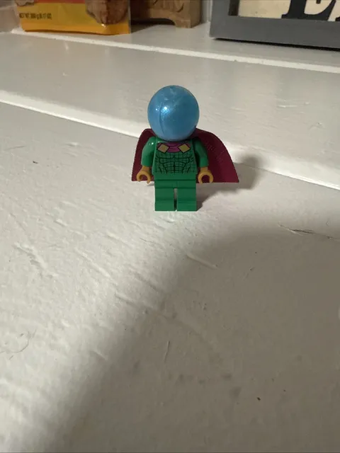 LEGO Mysterio Minifigure 76342 Marvel Spiderman Villain Daily Bugle NEW
