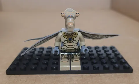 Lego Geonosian Warrior 9491 with Wings Tan Star Wars Minifigure