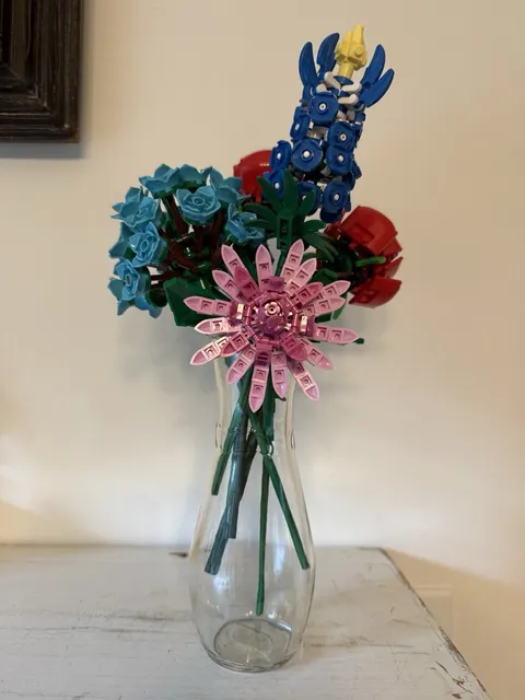 LEGO Bricktanicals Flowers to Build - Dahlia, Blue Bonnet, Hydrangea, 2 Roses 
