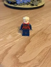 new LEGO Captain Marvel (Carol Danvers) Minifig - tan hair swept back