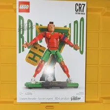 LEGO CR7 Cristiano Ronaldo Soccer Legend 43016 854-Piece 2-in-1 Set unopened box