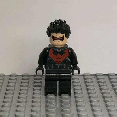 LEGO Super Heroes Nightwing Minifigure Red Dick Grayson Batman 2 DC 76011 sh0085