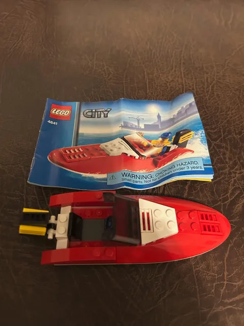 LEGO City: 4641 Speedboat Complete with manual, missing minifigure