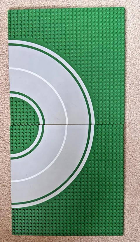 set of 2 Lego Baseplate Road 32 x 32 Curved Road Plates (6321-1) Green