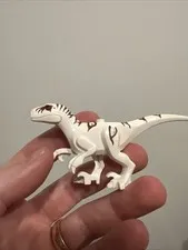 LEGO White Atrociraptor Dinosaur Minifigure Jurassic World from 76945