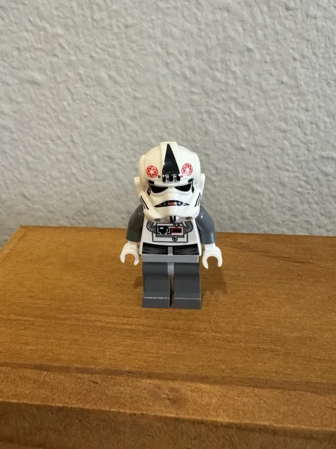 Lego Star Wars Minifigure AT-AT Driver - Red Imperial Logo,  sw0102