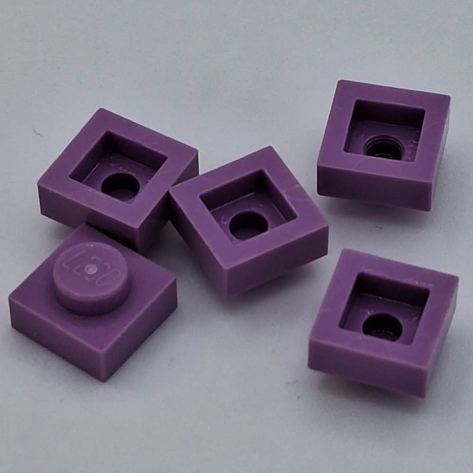Lego - 5 Basic Medium Lavender 1 x 1 Stud Plates 3024