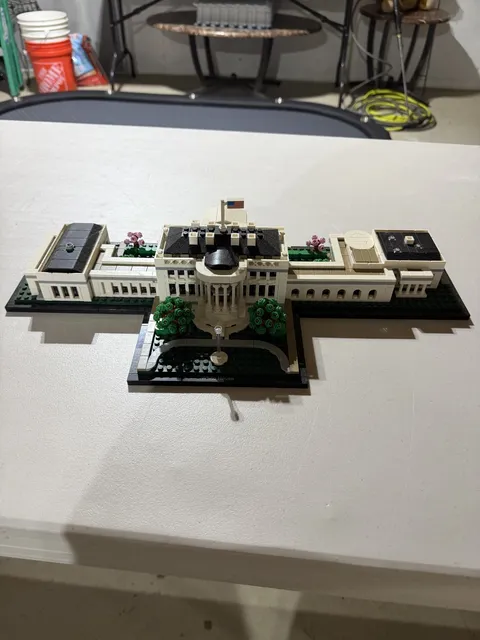 LEGO ARCHITECTURE: The White House (21054)