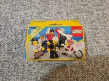 LEGO Legoland Town 6301: Town Mini-Figures. NEW OPEN BOX. READ