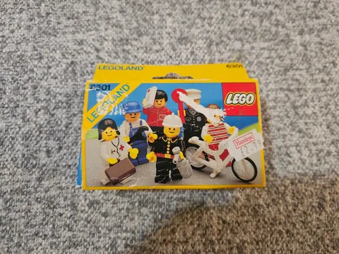 LEGO Legoland Town 6301: Town Mini-Figures. NEW OPEN BOX. READ