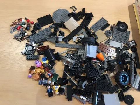 1.1 POUND OF LEGO CREATOR PIECES, MIXED BRICKS LOT + CREATOR FIGURES