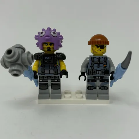 2 Lego Puffer & Shark Army Thug Minifigure Lot w/ Weapons 70611 Water Strider