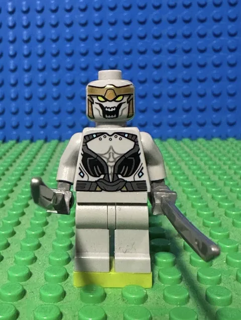 LEGO Marvel Chitauri- Light Bluish Gray Minifigure
