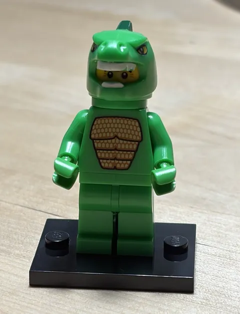 LEGO Lizard Man Minifigure Series 5 CMF 8805 Costume Guy Dinosaur Authentic