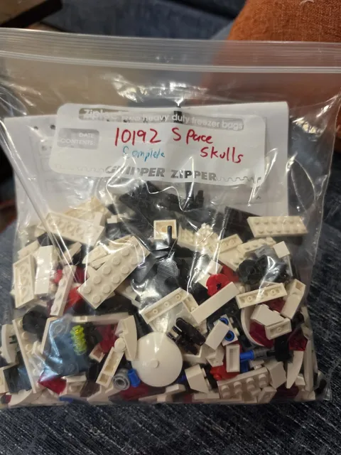 LEGO Factory: Space Skulls (10192)