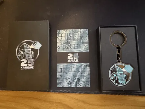 New Lego Star Wars Exclusive Promo 25th Anniversary Metal R2-D2 Keychain 107544