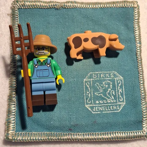 Farmer Lego CMF Series 15 Lego Minifigure With Pig! And Accessories!!! Loose.