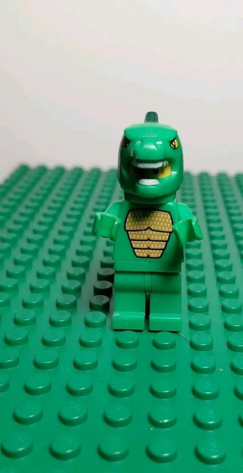 Lego Lizard Man Minifigure Collectible Series 5 CMF Complete