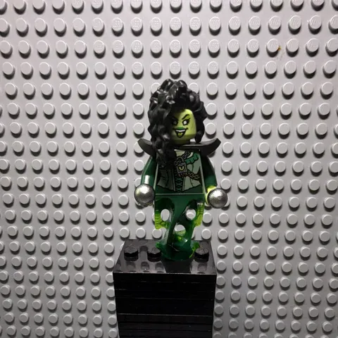 LEGO Minifigures Banshee Singer vid009