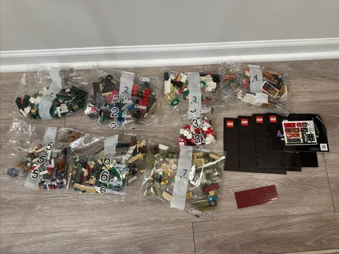 LEGO Icons: Winter Village Holiday Main Street (10308)