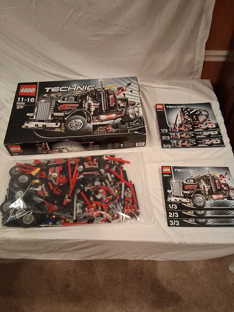 LEGO TECHNIC: Tow Truck (8285) w/ all 6 books and box - Not Inventoried