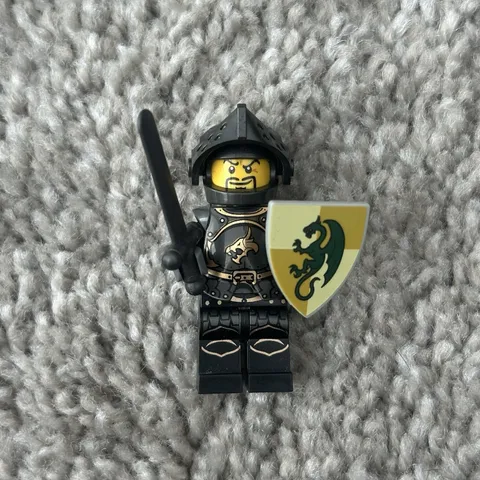LEGO Castle Kingdoms Dragon Knight With Armor Official Minifigure From Set 7187