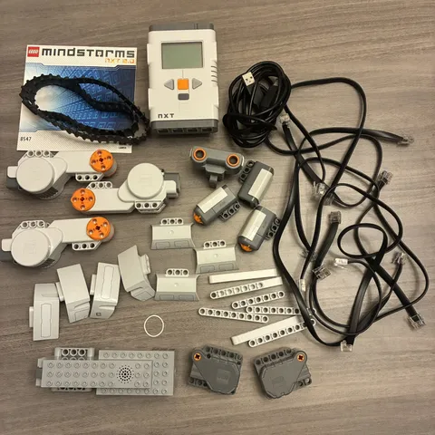 Lego Mindstorms NXT 2.0 Set 8547 Parts & Disc w/ Extra Motors