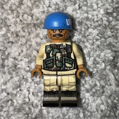 Brickmania VAB 6x6 Armored Personnel Carrier Exclusive Minifig NEW