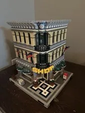 LEGO Modular Building Grand Emporium (set 10211)