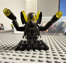 LEGO yellow jacket  sh0189