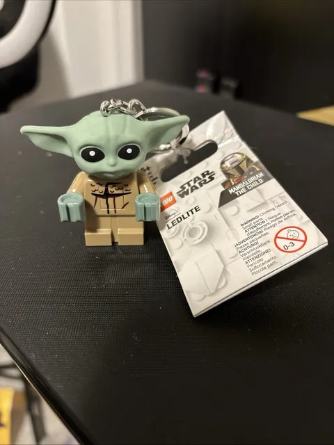 Collectible - Lego Keychain The Child Grogu Baby Yoda 2" with LED Light StarWars