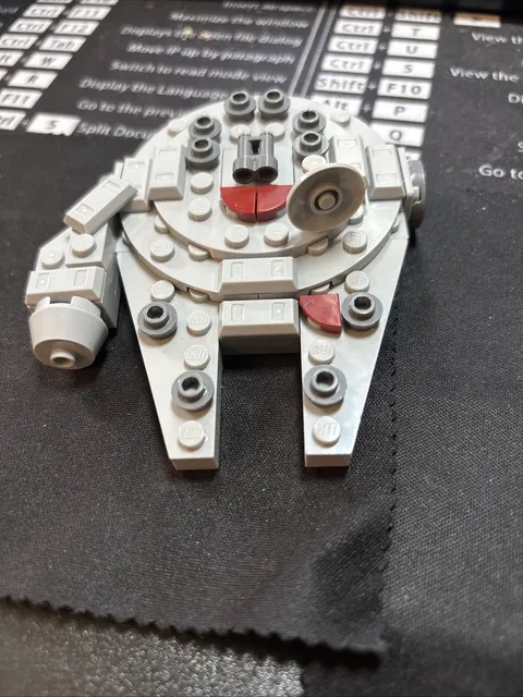 LEGO Star Wars: Millennium Falcon Mini-Build (30708)