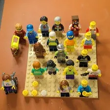 LEGO Minifigures Minifigure Lot w/ Assorted Accessories & Animals