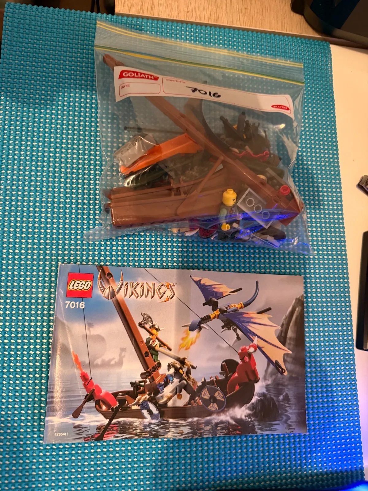 LEGO 7016 Vikings: Viking Boat Against the Wyvern Dragon 99% Complete