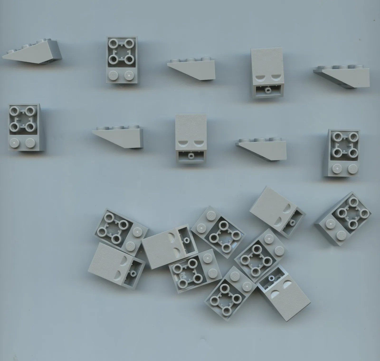 LEGO x 20 Light Bluish Gray Slope, Inverted 33 3 x 2 with Hollow Round Bottom Tu
