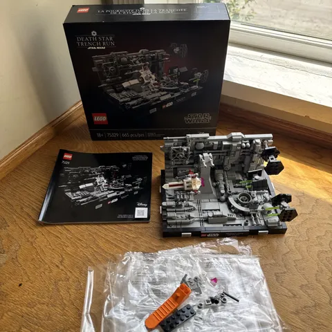 LEGO Star Wars Death Star Trench Run Diorama 75329 With Instructions + Box