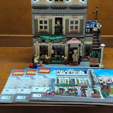 LEGO 10243 Parisian Restaurant, RETIRED, Creator Modular Buildings 5 Minifigures