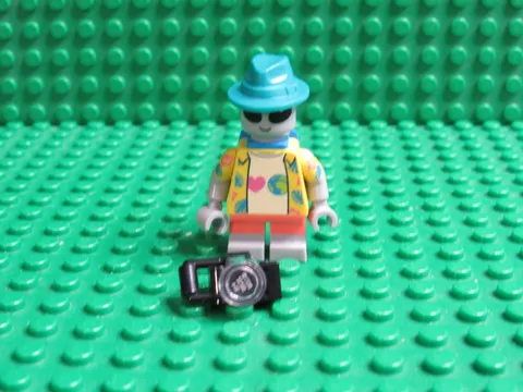 LEGO 71046 Alien Tourist–Series 26 Space CMF Collectible Minifigure AT32