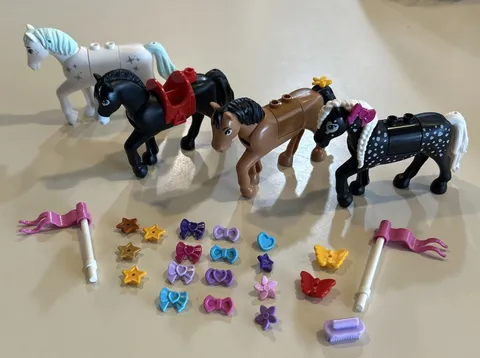 LEGO Friends Minifigure Animal Lot V - Horses With Moveable Heads & Accessories