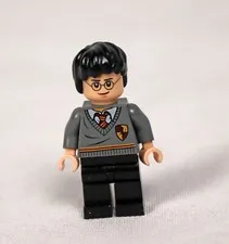 LEGO Harry Potter Minifigure hp094 Gryffindor Sweater Crest Black Legs 2010