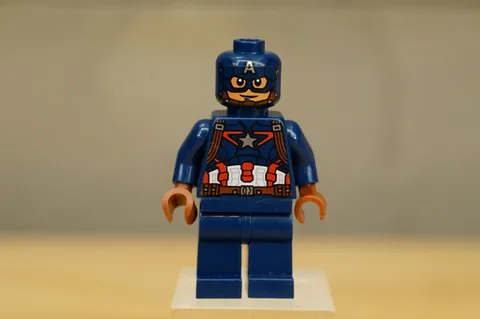 LEGO Marvel Super Heroes Avengers Age Ultron Minifigure Captain America SH0177