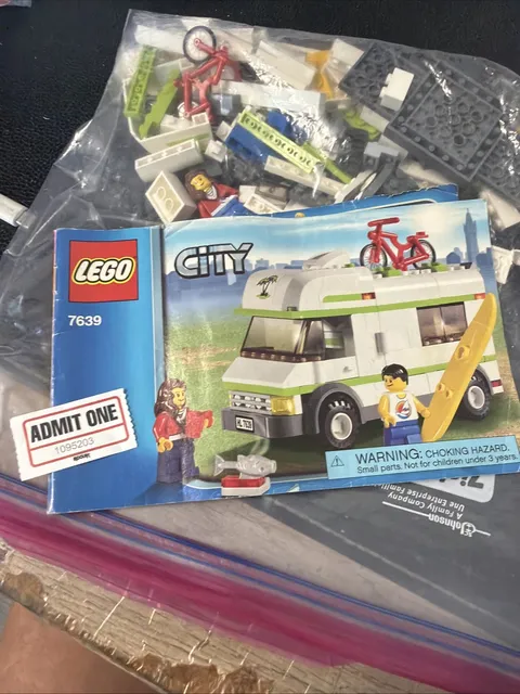 (Retired) LEGO City: Camper Van (7639) FULLY COMPLETE W Manual