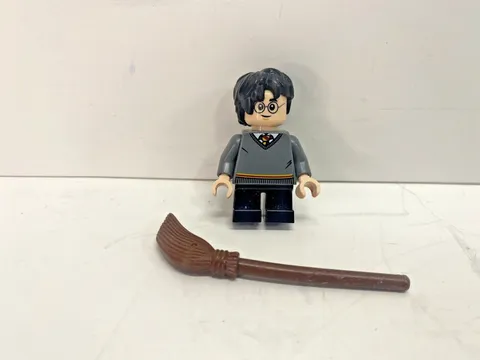 LEGO Young Harry Potter School Boy Hogwarts With Broom Wizard Minifig