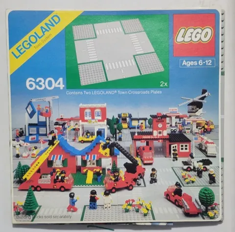 LEGO 6304 Classic Town Set: Crossroads Road Plates Complete and with catalog