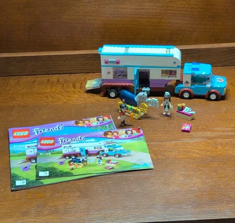 LEGO 41125 Friends Horse Vet Trailer 370pc complete set w/ instructions, Retired